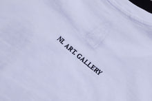 Carica l&#39;immagine nel visualizzatore di Gallery, Felpa bianca con ricamo fluo
